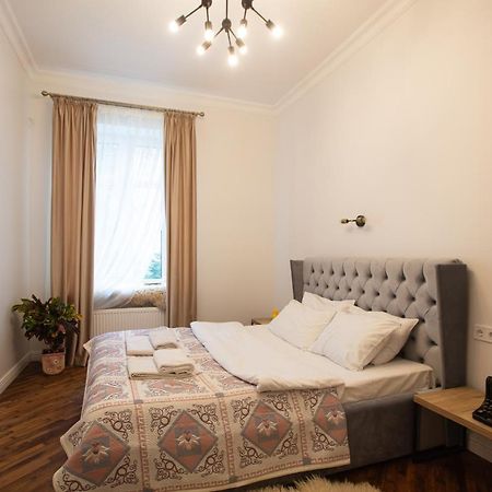Friends House- Сучасні Апартаменти В Центрі Львова Eksteriør bilde