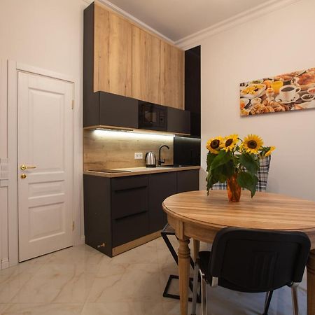 Friends House- Сучасні Апартаменти В Центрі Львова Eksteriør bilde
