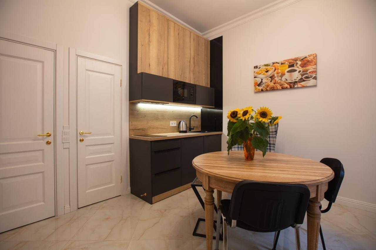 Friends House- Сучасні Апартаменти В Центрі Львова Eksteriør bilde